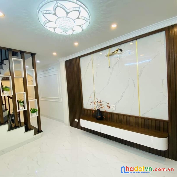 Nhà đẹp phân lô 5 tầng phố vĩnh hồ 37m2, giá chỉ 5.3 tỷ