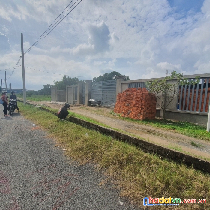 Chính chủ cần bán gấp lô đất xây trọ ngay chợ thuân đạt