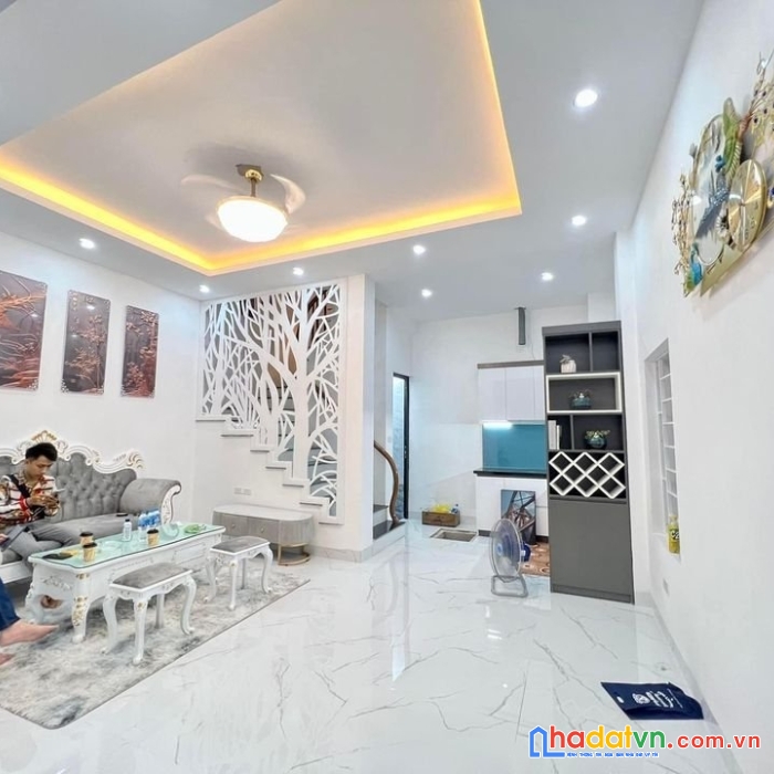 Bán nhà lạc long quân-cầu giấy-38m2-́ hơn 4 tỷ-ô tô gần -lô góc-thoáng trước sau-dân