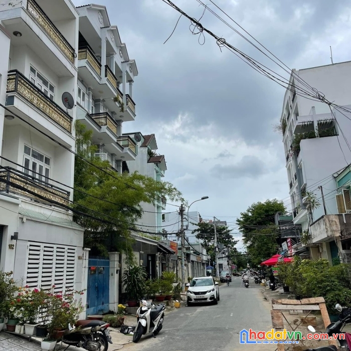 Mặt tiền bình thuận. q7. 4x19.5  giá chỉ hơn 12. tỷ