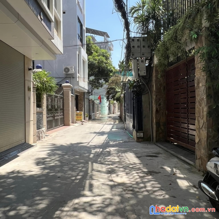 Bán nhà nguyễn văn cừ, long biên,  60m2*5t 6.5 tỷ. ngõ ô tô thông, nhà đẹp, ở luôn.