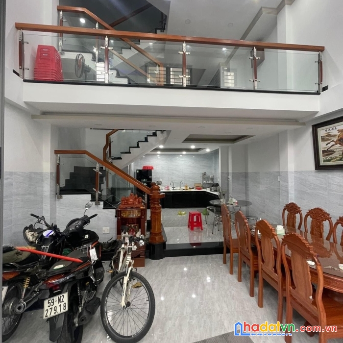 Nhà đẹp. lâm văn bền. tân kiểng,quận 7. dt 5x10.5 giá: 10.1tỷ