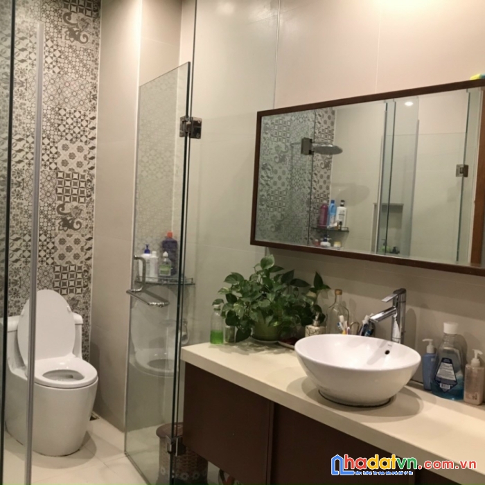 Cần cho thuê gấp nhà mặt tiền đường xô viết nghệ tĩnh, p.25, q.bình thạnh, dt: 8x30, m2. hầm,