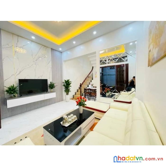 Bán nhà ngay trung tâm quận nam từ liêm - diện tích: 42m x 5 tầng, mặt 4m.