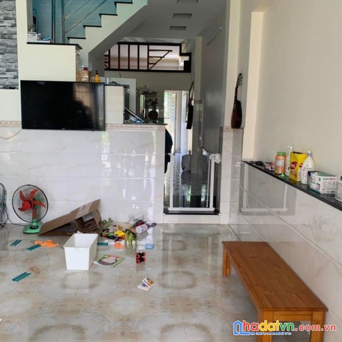 Sát mặt tiền luỹ bán bích , 52m2 , hẻm xe hơi ,2 tầng btct, 3pn, giá chỉ 4.65 tỷ,