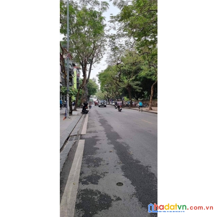 Mặt phố văn miếu -thang máy, vỉa hè rộng, đường hai chiều, ô tô tránh, dừng đ