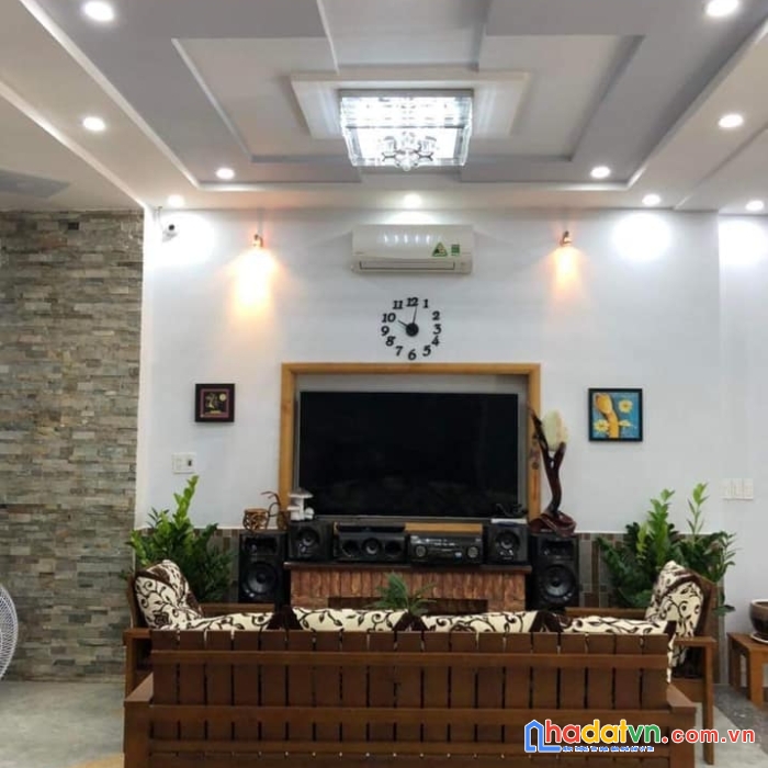 Gấp bán hxh gò vấp- emart 2- 100m2- 4 tầng- 10 tỷ.