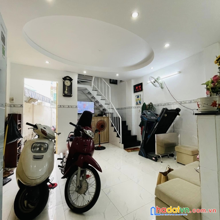 Nhà đẹp thế. bán gấp nhà hồng lạc hxh (4,4x7,3), dt 32,9m2. giá 2,99 tỷ