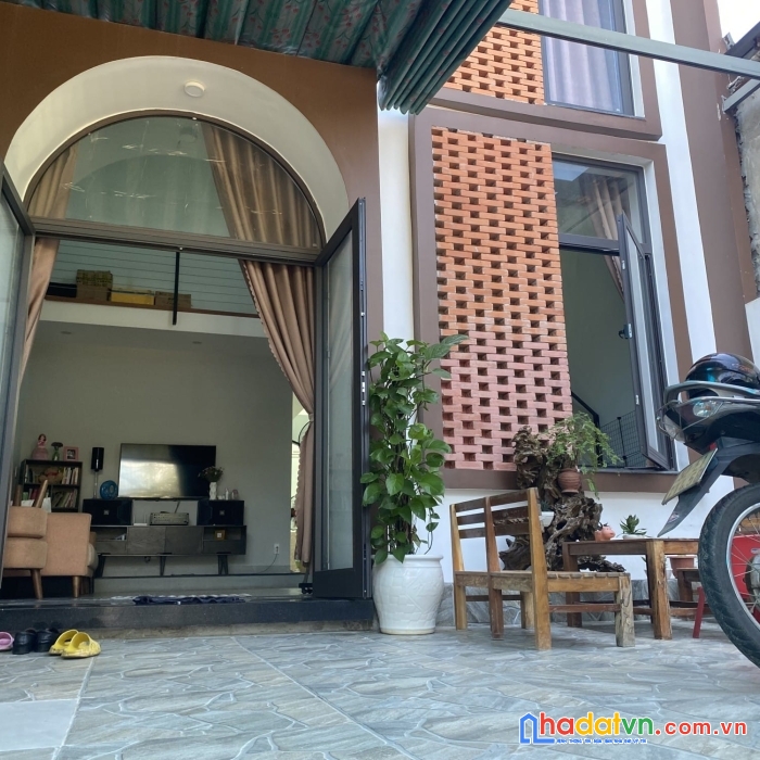 Chỉ nhỉnh 2,5 tỷ, mua được nhà trung tâm thanh khê, 105m2, hẻm xe hơi, mt 6m 0929515355.