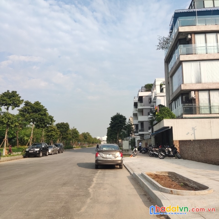 Siêu hiếm khu  đấu giá việt hưng 100m 7 tầng vỉa hè đá bóng măt tiền khủng kinh doanh đỉnh