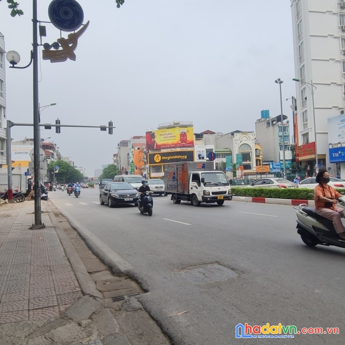 Bán nhà nguyễn văn cừ- gara ô tô vào nhà- mặt tiền 5m-10 tỷ hơn