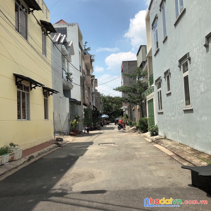 Đất 5.2x13 , 68m2 , hẻm 6m , xdtd , shr , an phú đông , q12 , cách ql1a 100m .