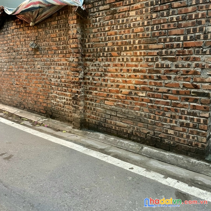 Bán đất cổ linh, phố trạm, cách 1 nhà ra mặt phố, ngõ rộng 2 ô tô tránh, 75m, mt5.5m, 100tr/1m