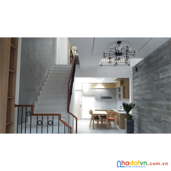 Một bước ra đường lớn. nhà 2 tầng trần cao vân giá nhỉnh 2 tỷ tlcc