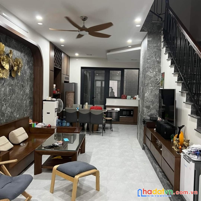 Nhà đẹp- thanh xuân - kim giang - phân lô - ô tô chạy - 5 tầng - 46m2 - nhỉnh 4 tỷ.