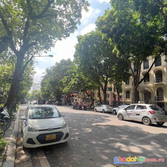 Chuyển nhượng lô đất 1680m2 mặt phố trần hưng đạo quận hoàn kiếm, 500 triệu/m2