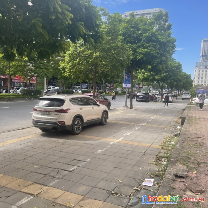 Bán chung cư đường trung kính to 82.2m2, 2 pn, 2wc, chính chủ, giá 3.35 tỷ