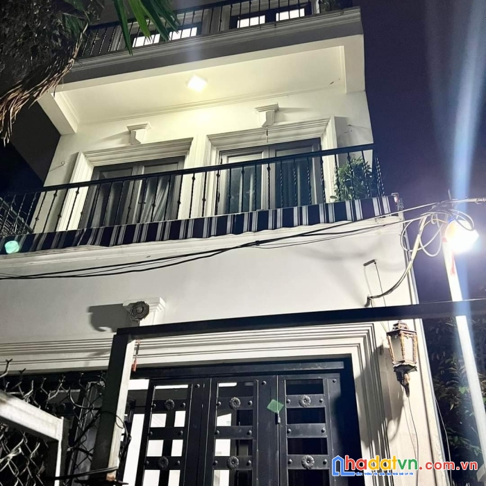 Nhà đẹp như tranh vẽ chỉ duy nhất có căn này tại lạc thị thanh trì thôi ạ. 55m2, 3 tầng giá 3.2 tỷ