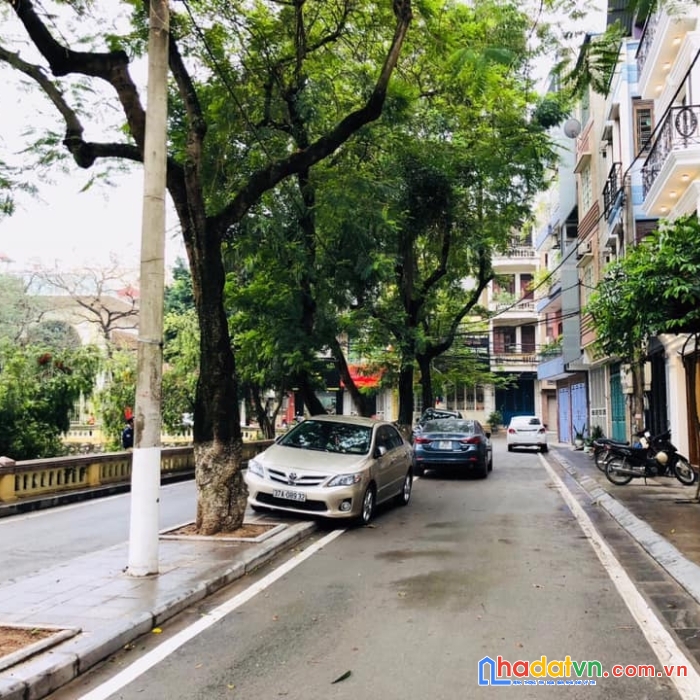 Siêu phẩm cầu giấy-nhà dân xây-giá đầu tư-30m oto-trước nhà sân rộng-38m2 chỉ  4,35tỷ . 