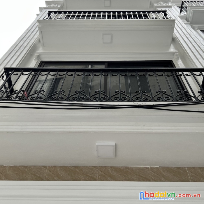 Ngọc lâm-5 tầng lô góc -36/52m2, mt 4,7m, 5,2 tỷ - ngõ nông rộng -ô tô đỗ cửa