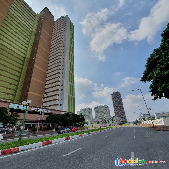 Bán nhà đường mỗ lao. hà đông. dt 246m2. mt 12m. lô góc. gara ô tô. cách mặt phố vũ trọng khánh 50m