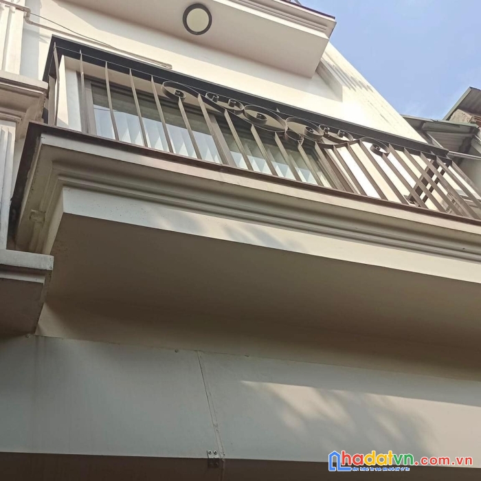 Bán nhà phúc lợi long biên . dt 30 m. 4 tầng . mt 5.3 m. giá 2.8 tỷ.