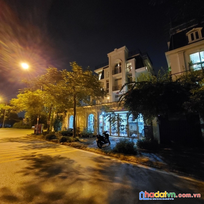Bán biệt thự gần lk minh nhựa- 5 tầng thang máy- an ninh 24h-17 tỷ