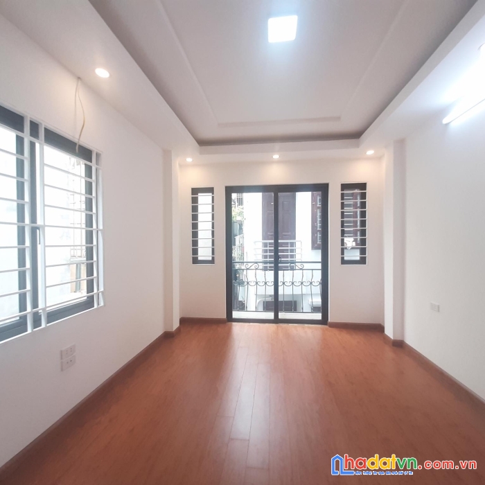 Chính chủ bán nhà dt 42m2x5t đẹp, ô tô, gần phố lê văn lương, thanh xuân, giá 4 tỷ, lh: 0965268261