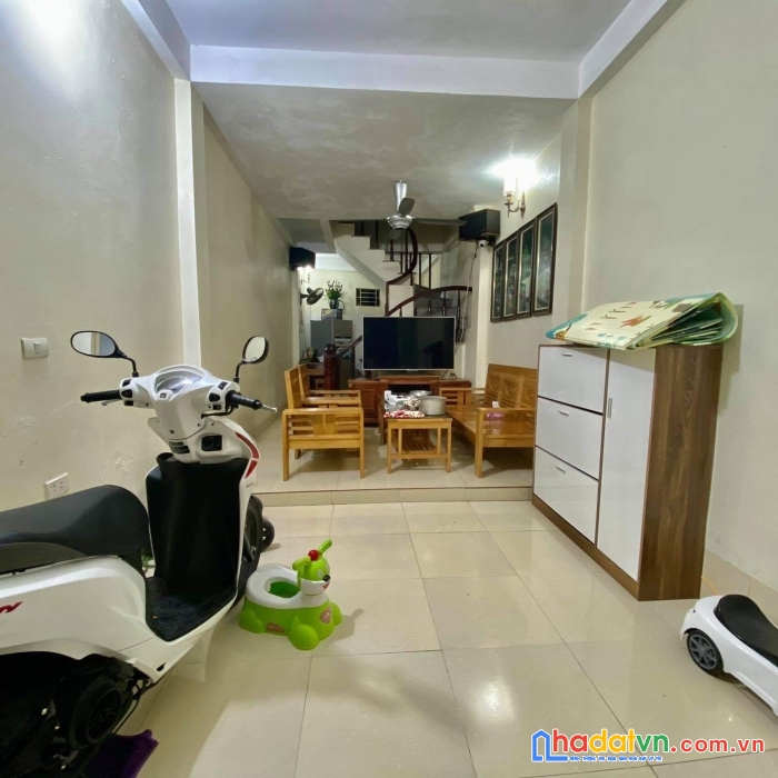 Trương định, kd, oto, dt 32, 4 tầng, giá nhỉnh 4 tỷ