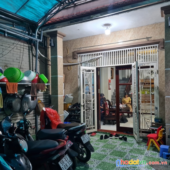 Bán nhà bồ đề - long biên - 92 m2 x 4t - nhỉnh 7 tỷ - nhà đẹp, ngõ 6m ô tô đi thông - 0975892929