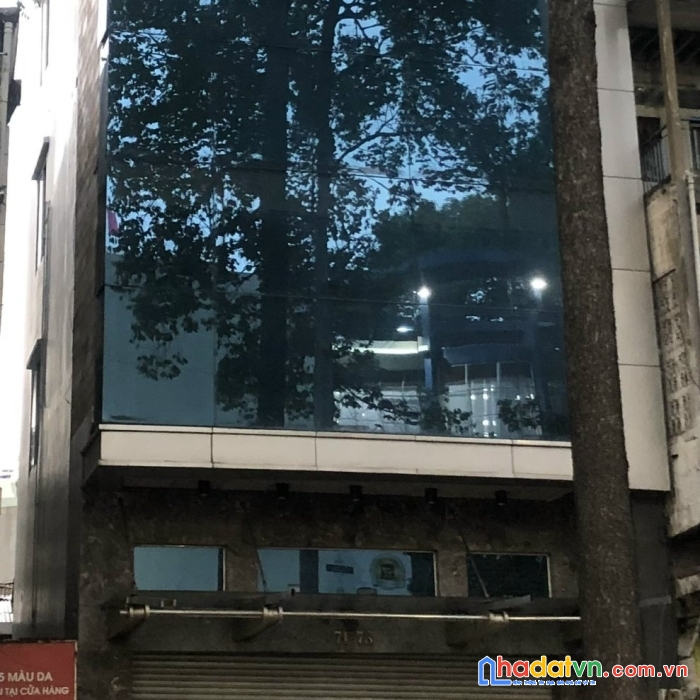 Cho thuê nhà mt lý thường kiệt 7x15m trệt lửng 4 lầu