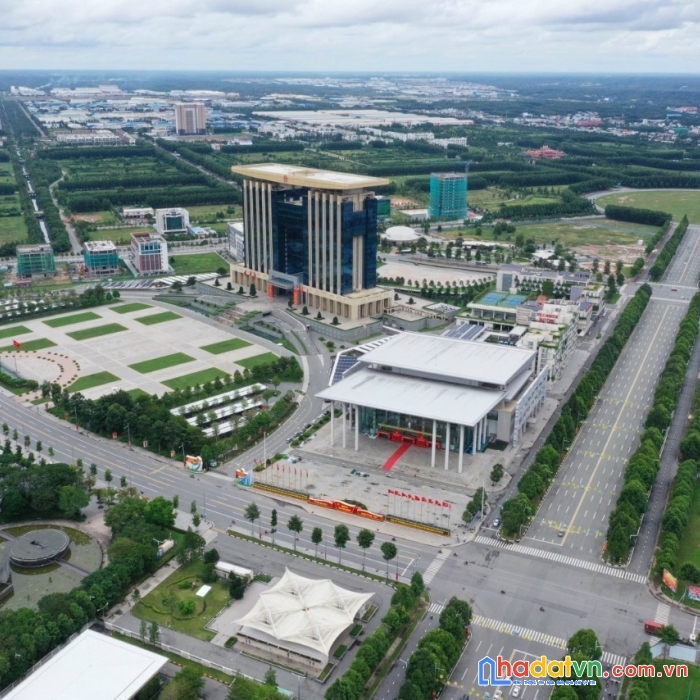 Cần bán gấp nhà mặt tiền nhựa huỳnh văn lũy thành phố mới bình dương