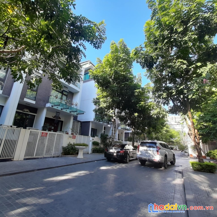 Cần bán bt imperia 203 nguyễn huy tưởng 200m2 mặt tiền 9m 5 tầng thang máy giá 60 tỷ