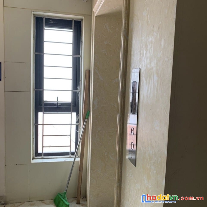 Dòng tiền 80 tr ôtô kinh doanh thang máy lô góc 3 mặt thoáng 20m ra mặt phố nguyễn văn huyên chỉ