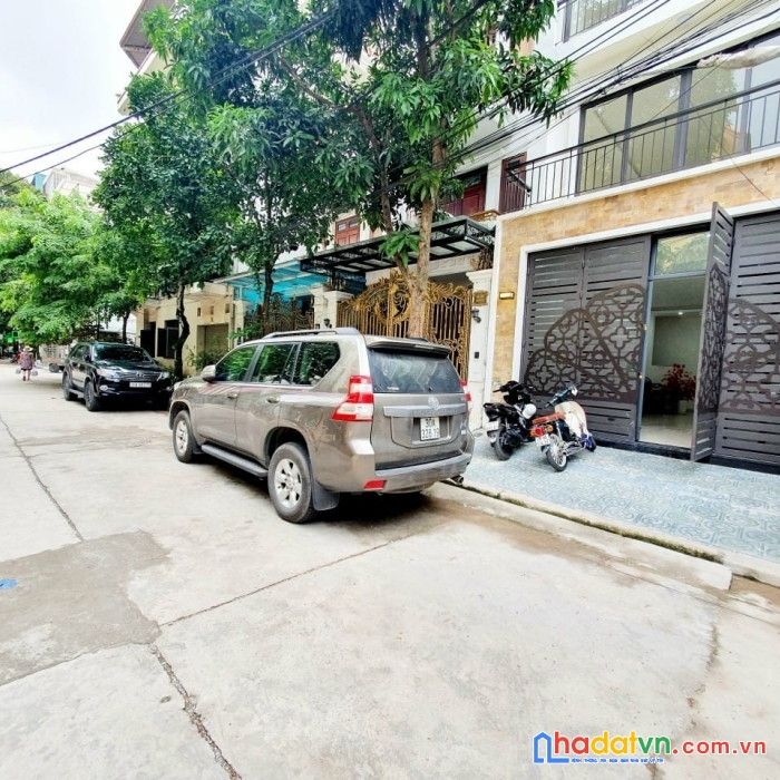 Bán toà căn hộ dịch vụ studio cao cấp, đường 3 ô tô tránh, 101m, 6 tầng thang máy, 10 phòng khép