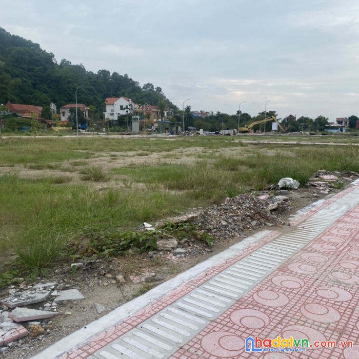 Đất trung tâm quận đồ sơn, gần biển, gần ủy ban, đường to hè rộng giá chỉ 2,x tỉ lh: 0704915638