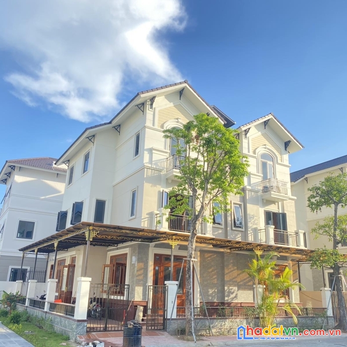 Chính chủ cho con ra nước ngoài cần ra hàng căn biệt thự áp góc cạnh công viên centa vsip từ sơn.