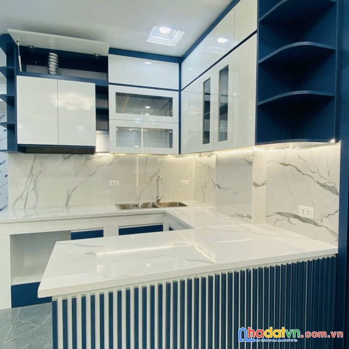 Bán nhà phố nhân hòa, thanh xuân, dt 42m2, mỡi xây 6 tầng oto đỗ cách 20m