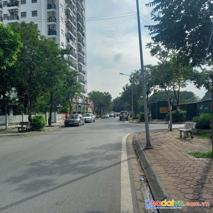 Bán toà nhà văn phòng dt:82m2, 6 tầng, mt:7m, có thang máy  mặt phố ô tô tránh kinh doanh thuận