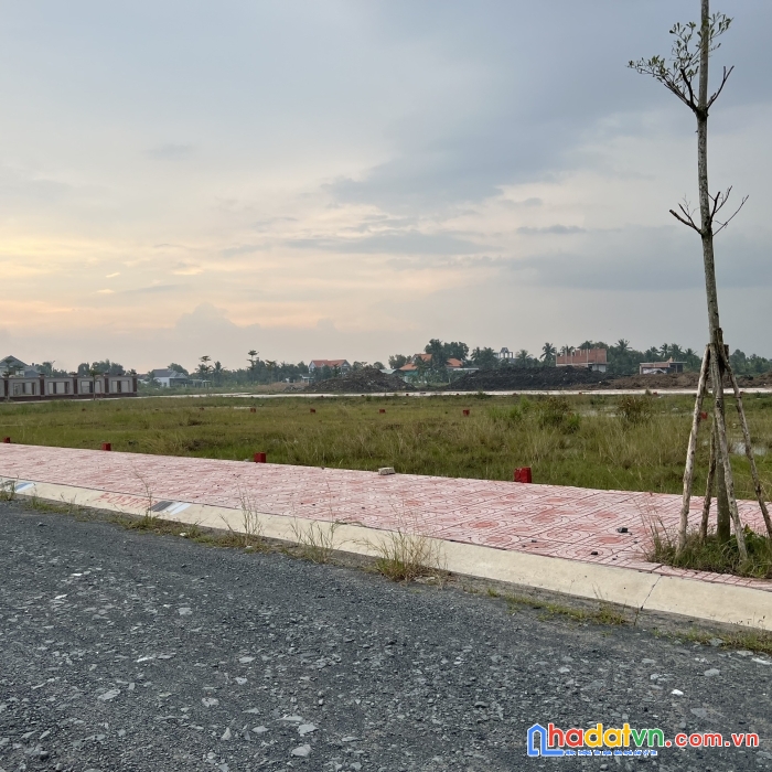 Chính chủ cần ra gấp 3 nền tại khu cảng quốc tế long an giá 1,1 tỷ _100m2