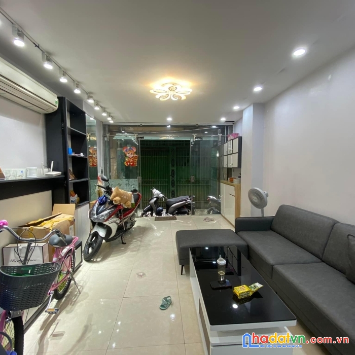 Nhỉnh 4tỷ-nhà mới đẹp-trung tâm cầu giấy-30m oto-ba gác đỗ-35m2 x 4 tầng chỉ 4,1tỷ. 