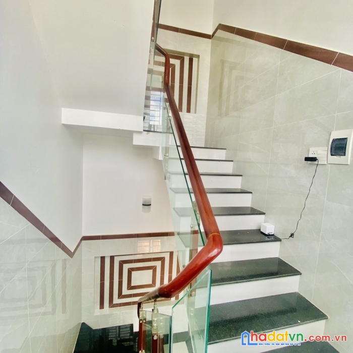 Bán gấp chdv nguyễn hữu cảnh-bình thạnh-80m2-ngang 4.2m nở hậu-6pn-doanh thu 260tr-pháp lý sạch