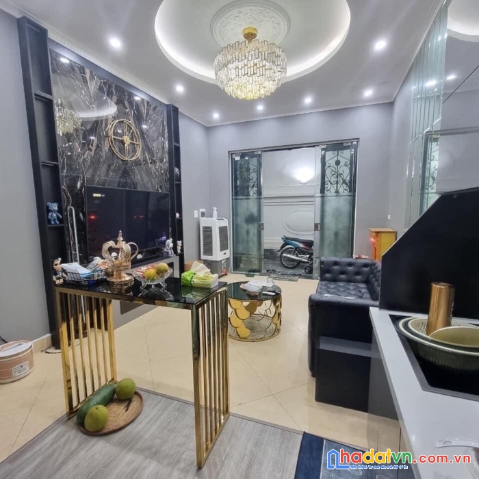 Nhà đẹp như khách sạn 5 * - ô tô đỗ cửa – ngỗ thông – vip trên đường phạm văn đồng