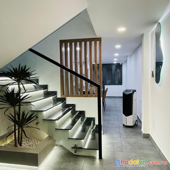 Bán nhà cầu giấy cách ô tô 40m- nhà mới ở ngay- full nội thất