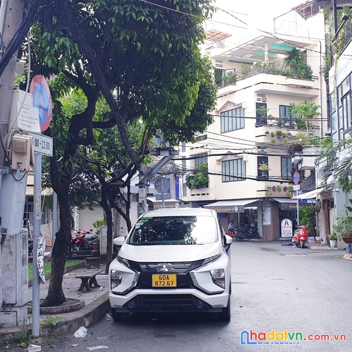 Bán nhà căn hộ dịch vụ mới hẻm xe hơi dt 225m - 5 tấm  q4 thu nhập 35 triệu tháng  bến vân đồn