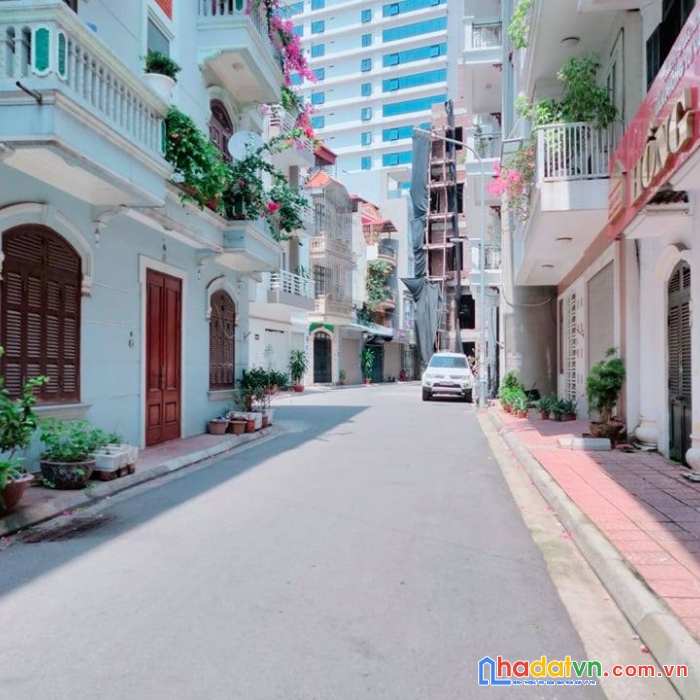 Thửa đất hiếm, siêu đẹp phố nguyễn văn cừ, diện tích 180m², mt9m, ôtô tránh.
