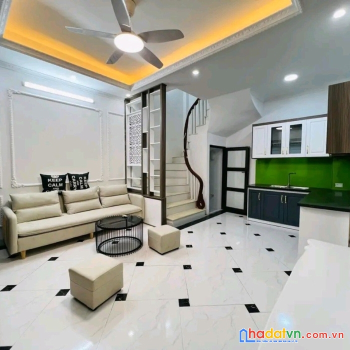 Bán nhà cổ linh, gần công viên, dt 40m2 - 4t giá 3 tỉ.