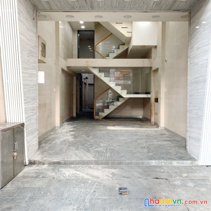 Nhà 5 tầng mặt tiền đường nguyễn tri phương phường 4 quận 10