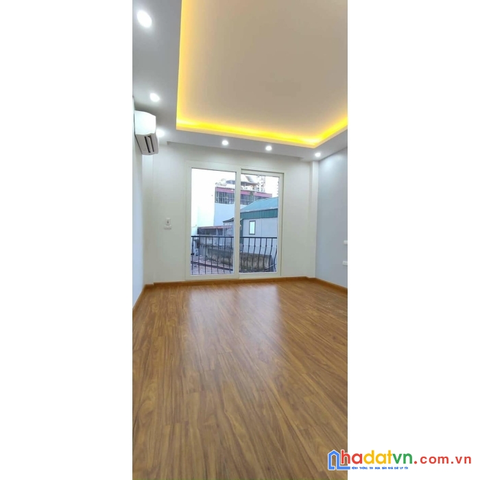 Nhà đẹp, ô tô vào nhà văn quán hà đông. 2 thoáng. s: 43mx5t. giá 7,6 tỷ.