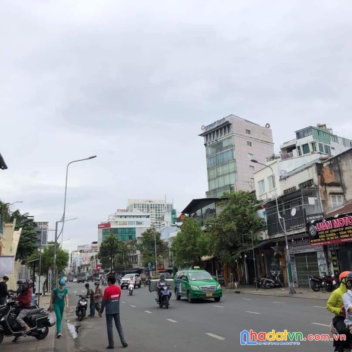 Hàng vip nhà mặt tiền 9m - 227 m2 - trần hưng đạo - vị trí xây dựng 12 tầng - phù hợp xây cao ốc
